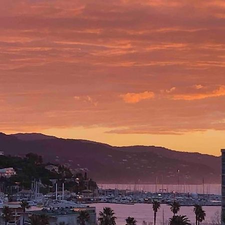 Appartement Vue Mer Au Lavandou ル・ラヴァンドゥー エクステリア 写真